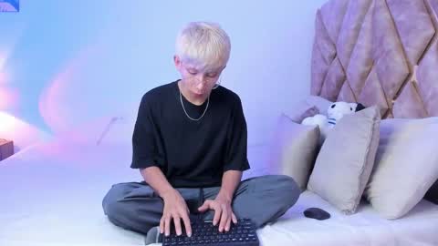 Son Hyunjin online show from January 15, 7:50 pm