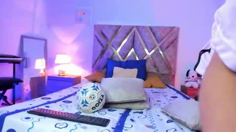 Son Hyunjin online show from March 13, 2:45 pm