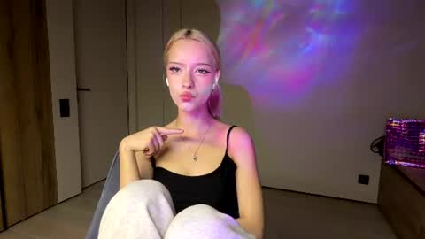 Anny online show from June 9, 7:03 pm