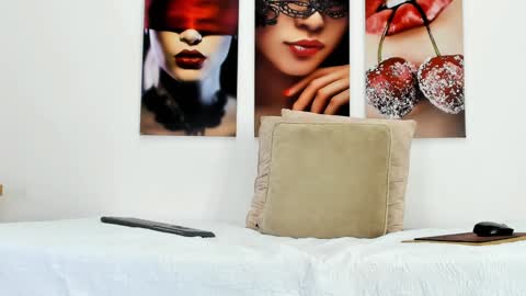 The Dolls online show from January 31, 10:31 pm