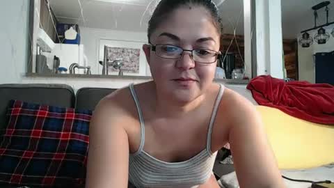 Snapshot of i_fetishize_u chatting on January 10, 6:49 pm ShortStuff online show from January 10, 6:49 pm