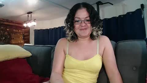 Snapshot of i_fetishize_u chatting on February 21, 11:43 pm ShortStuff online show from February 21, 11:43 pm