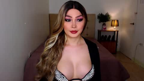 QUEEN SUSSIE BROWN online show from December 18, 2:39 am