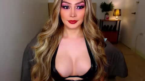 QUEEN SUSSIE BROWN online show from January 13, 2:50 am