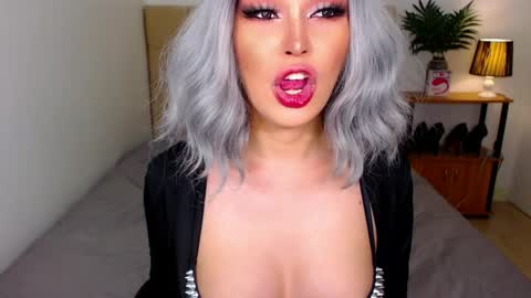 Snapshot of i_luv_2_fuck_you chatting on June 2, 3:52 am QUEEN SUSSIE BROWN online show from June 2, 3:52 am