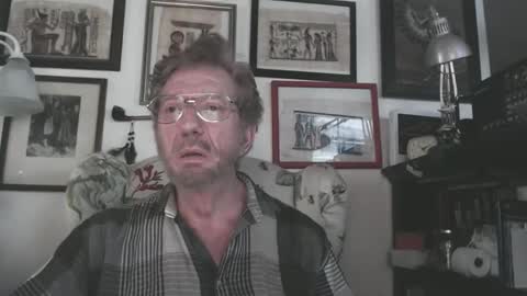 Snapshot of i_submissive_slut chatting on February 11, 1:10 am ImYourBitch online show from February 11, 1:10 am