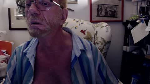 Snapshot of i_submissive_slut chatting on September 16, 5:19 am ImYourBitch online show from September 16, 5:19 am