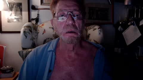 Snapshot of i_submissive_slut chatting on September 17, 7:32 am ImYourBitch online show from September 17, 7:32 am