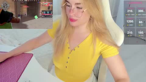 HiI am  EvaPVT is open  online show from October 1, 12:33 pm