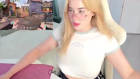HiI am  EvaPVT is open  online show from June 19, 3:27 pm