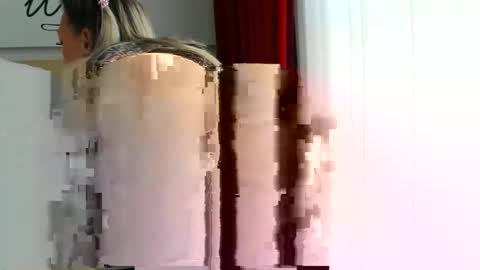 Snapshot of iam_blake chatting on May 19, 2:18 am Blake online show from May 19, 2:18 am