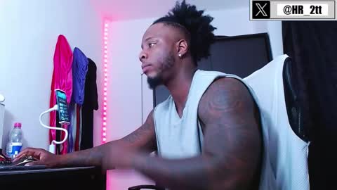 Mr H Independent model online show from December 5, 5:15 am