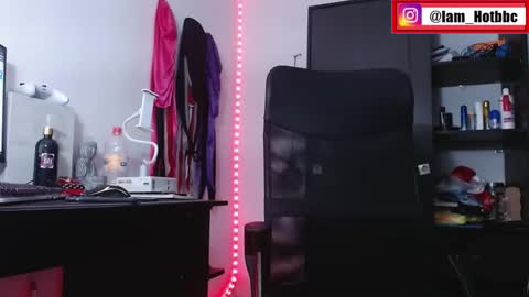 Mr H Independent model online show from February 9, 5:40 am