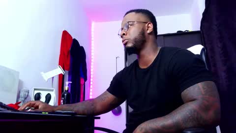 Mr H Independent model online show from September 15, 2:44 am