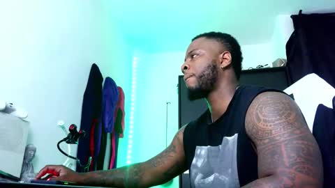 Mr H Independent model online show from October 22, 2:56 am