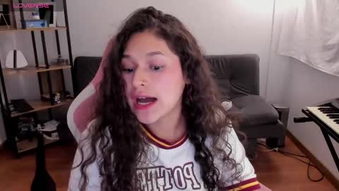 Snapshot of iam_nikki chatting on November 8, 12:11 am On instagram Imm NikkiHelp me reach 100 likes online show from November 8, 12:11 am