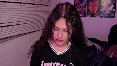 Snapshot of iam_nikki chatting on January 18, 4:16 am On instagram Imm NikkiHelp me reach 100 likes online show from January 18, 4:16 am