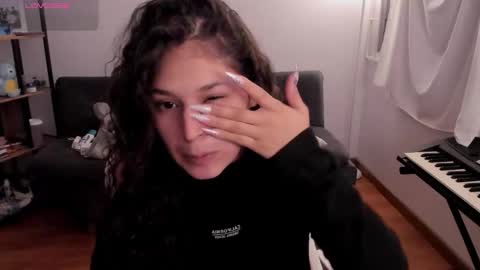 Snapshot of iam_nikki chatting on January 31, 11:25 pm On instagram Imm NikkiHelp me reach 100 likes online show from January 31, 11:25 pm