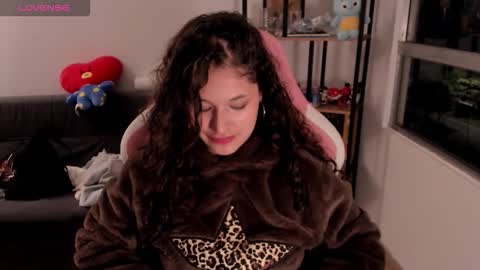 Snapshot of iam_nikki chatting on February 13, 8:32 am On instagram Imm NikkiHelp me reach 100 likes online show from February 13, 8:32 am