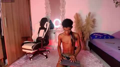 Snapshot of iamandrey_ chatting on June 16, 7:05 pm iamandrey_ online show from June 16, 7:05 pm