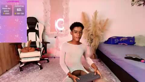 Snapshot of iamandrey_ chatting on June 20, 1:41 am iamandrey_ online show from June 20, 1:41 am