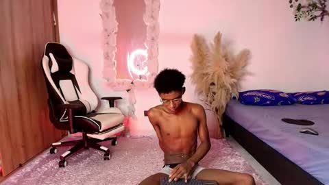 Snapshot of iamandrey_ chatting on June 27, 1:21 am iamandrey_ online show from June 27, 1:21 am
