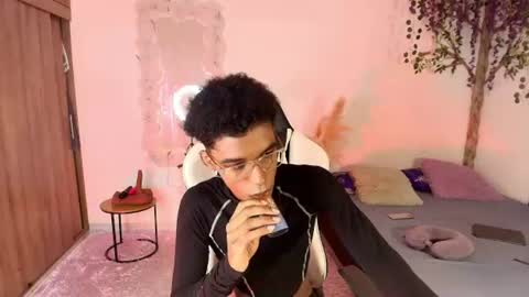 Snapshot of iamandrey_ chatting on June 30, 12:44 am iamandrey_ online show from June 30, 12:44 am