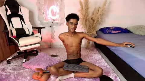 Snapshot of iamandrey_ chatting on July 2, 1:05 am iamandrey_ online show from July 2, 1:05 am