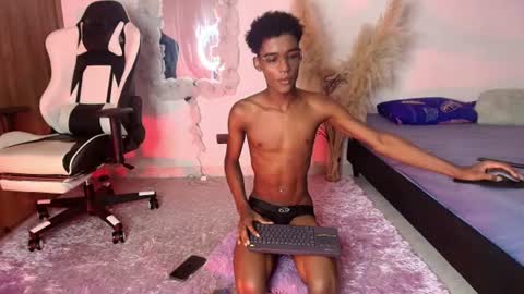 Snapshot of iamandrey_ chatting on July 4, 8:04 pm iamandrey_ online show from July 4, 8:04 pm