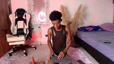 Snapshot of iamandrey_ chatting on July 7, 1:19 am iamandrey_ online show from July 7, 1:19 am