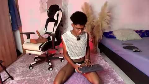 Snapshot of iamandrey_ chatting on July 17, 12:06 am iamandrey_ online show from July 17, 12:06 am