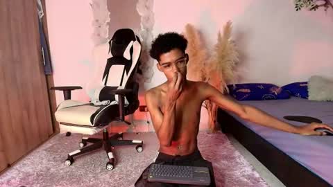 Snapshot of iamandrey_ chatting on July 21, 1:52 am iamandrey_ online show from July 21, 1:52 am