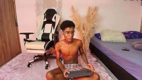 Snapshot of iamandrey_ chatting on July 27, 12:01 pm iamandrey_ online show from July 27, 12:01 pm