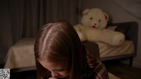 Snapshot of iamclaire_ chatting on November 30, 8:24 pm Claire online show from November 30, 8:24 pm