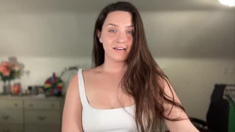 Snapshot of iamcrystalann chatting on April 1, 3:29 am Crystal online show from April 1, 3:29 am
