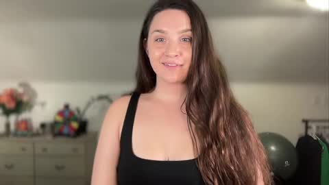 Snapshot of iamcrystalann chatting on April 4, 2:21 am Crystal online show from April 4, 2:21 am