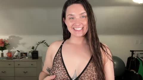 Snapshot of iamcrystalann chatting on May 27, 3:53 pm Crystal online show from May 27, 3:53 pm