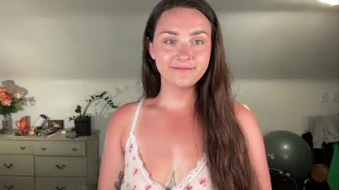 Snapshot of iamcrystalann chatting on June 11, 2:33 am Crystal online show from June 11, 2:33 am