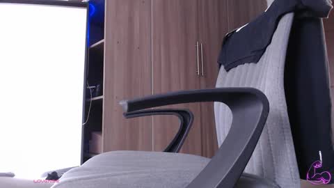  INDEPENDENT MODEL online show from March 8, 8:01 pm