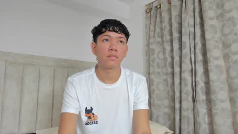 Juliiiiian online show from December 6, 10:49 am