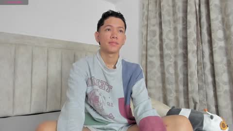 Juliiiiian online show from December 12, 10:45 am