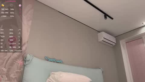 Nina  online show from October 19, 7:25 pm