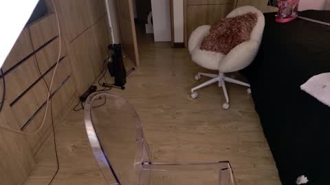 Snapshot of iamnyxy_ chatting on November 9, 9:07 am Nyxy online show from November 9, 9:07 am