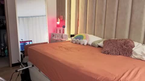 Snapshot of iamnyxy_ chatting on December 4, 11:08 am Nyxy online show from December 4, 11:08 am