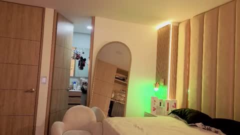 Snapshot of iamnyxy_ chatting on February 13, 11:06 am Nyxy online show from February 13, 11:06 am