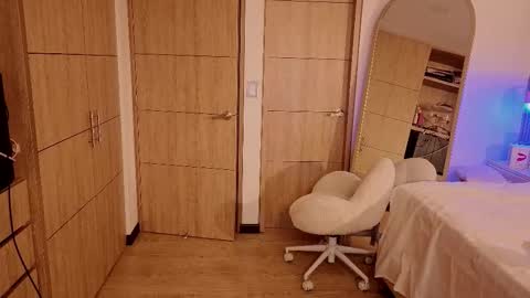 Snapshot of iamnyxy_ chatting on February 19, 11:06 am Nyxy online show from February 19, 11:06 am