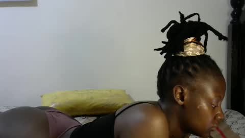 Snapshot of iampolca chatting on February 3, 12:25 am iampolca online show from February 3, 12:25 am