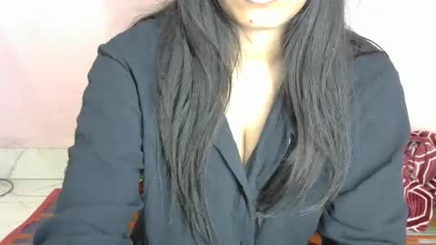 iamHotTaara online show from January 18, 12:57 pm