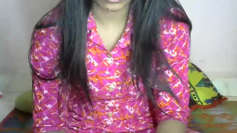 iamHotTaara online show from March 7, 5:28 pm