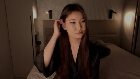 iamyuki_ online show from November 13, 4:06 pm